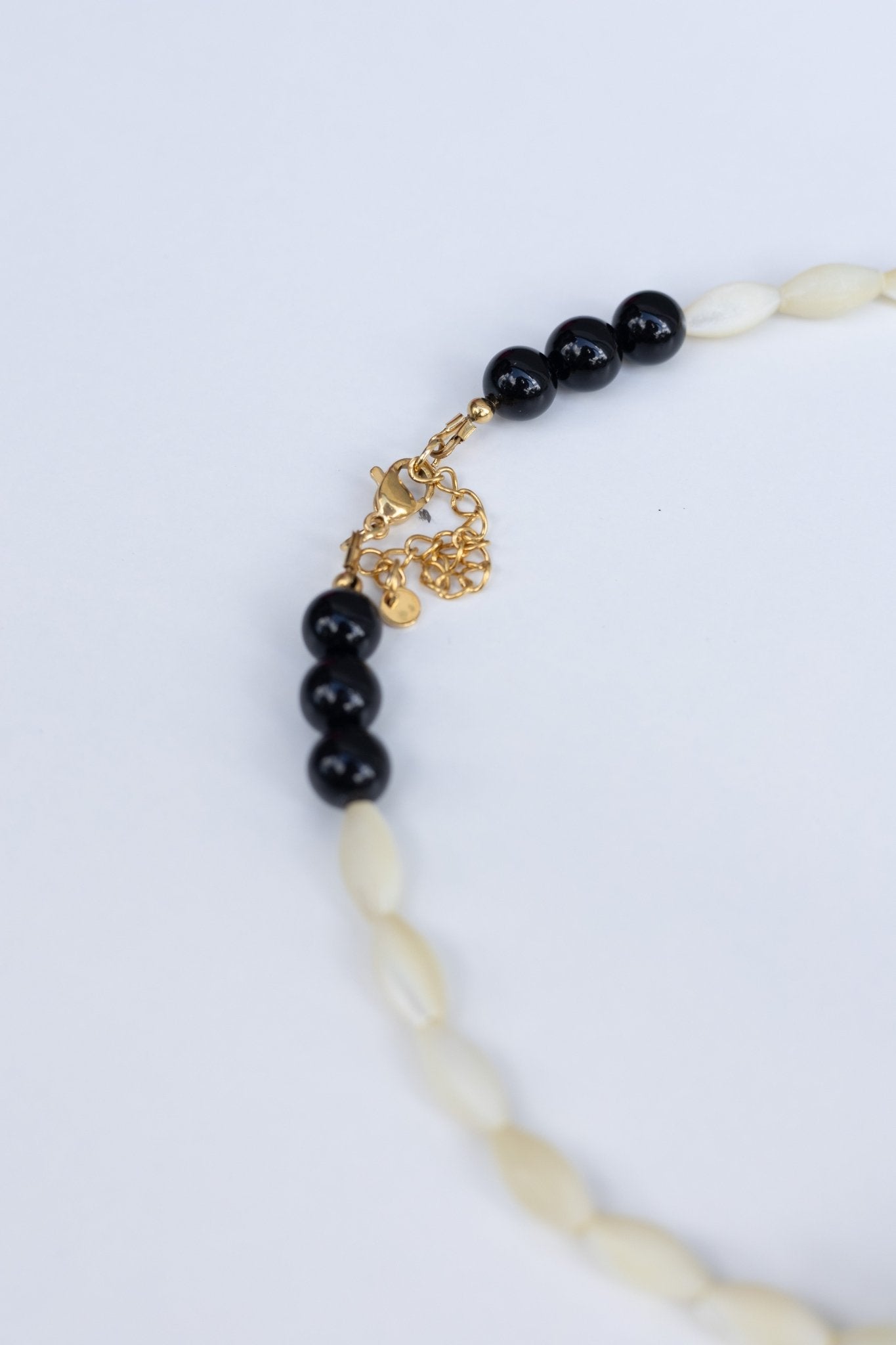 Collier en perles Marguerite Noire - Maison Zélie