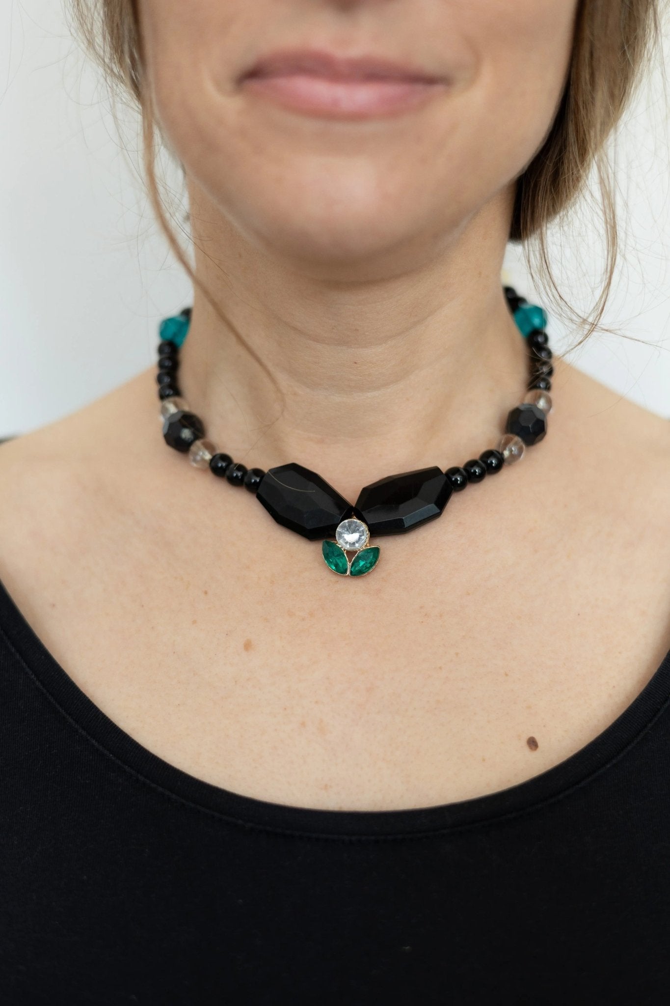 Collier en perles upcyclé Noir Émeraude - Maison Zélie