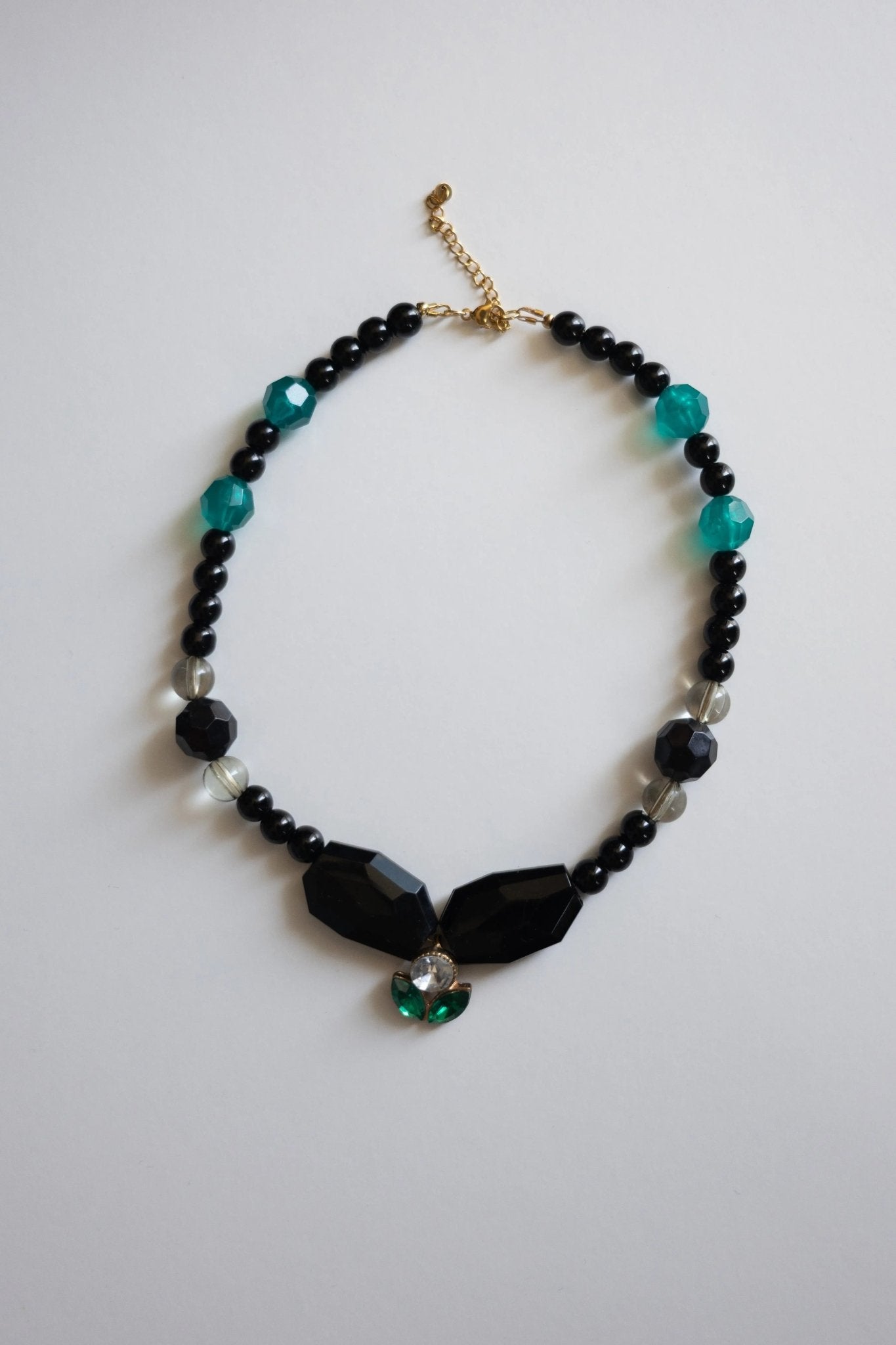 Collier en perles upcyclé Noir Émeraude - Maison Zélie