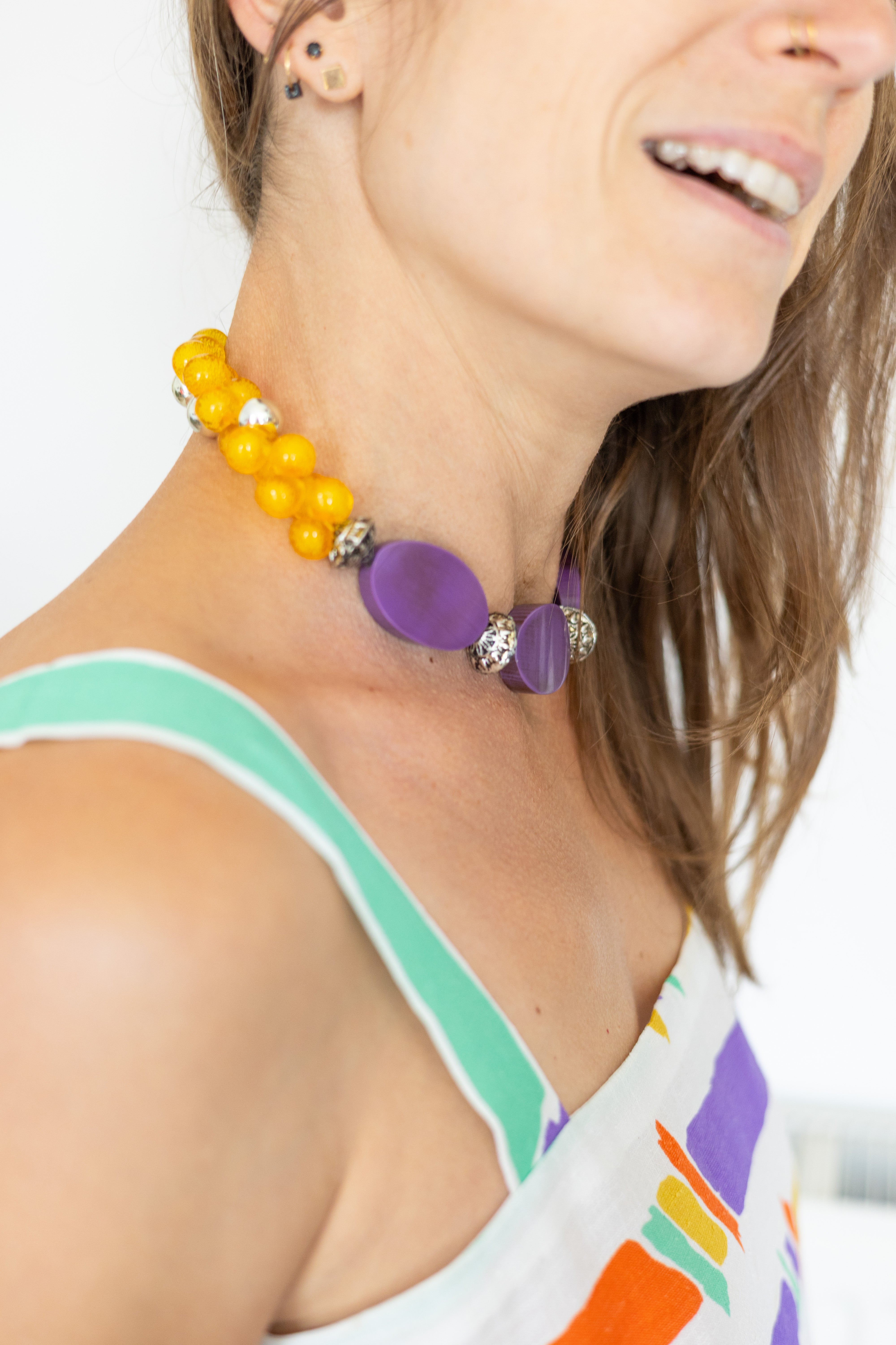 maison zelie collier perles jaune violet upcyclé