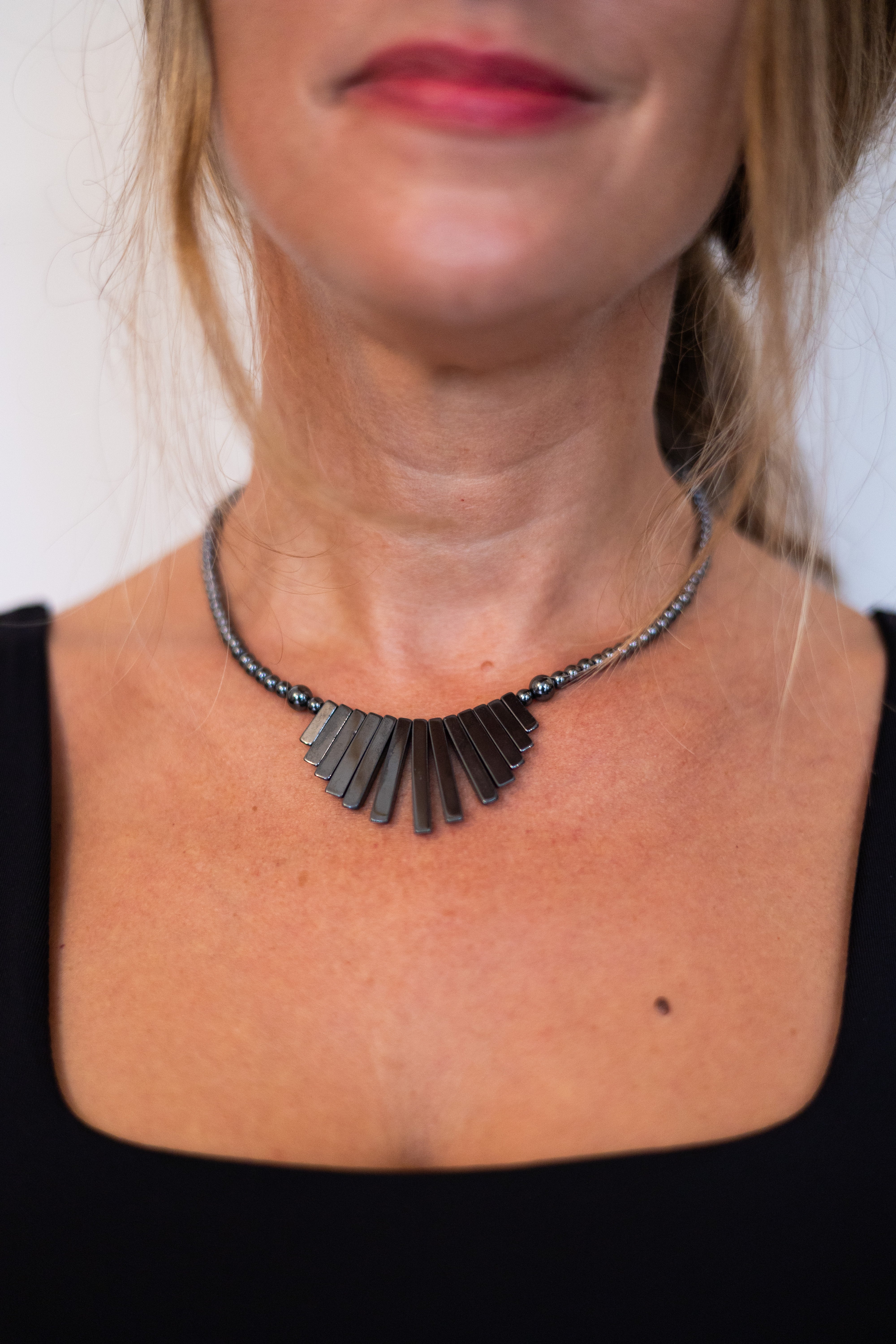 Collier upcyclé en perles Graphite