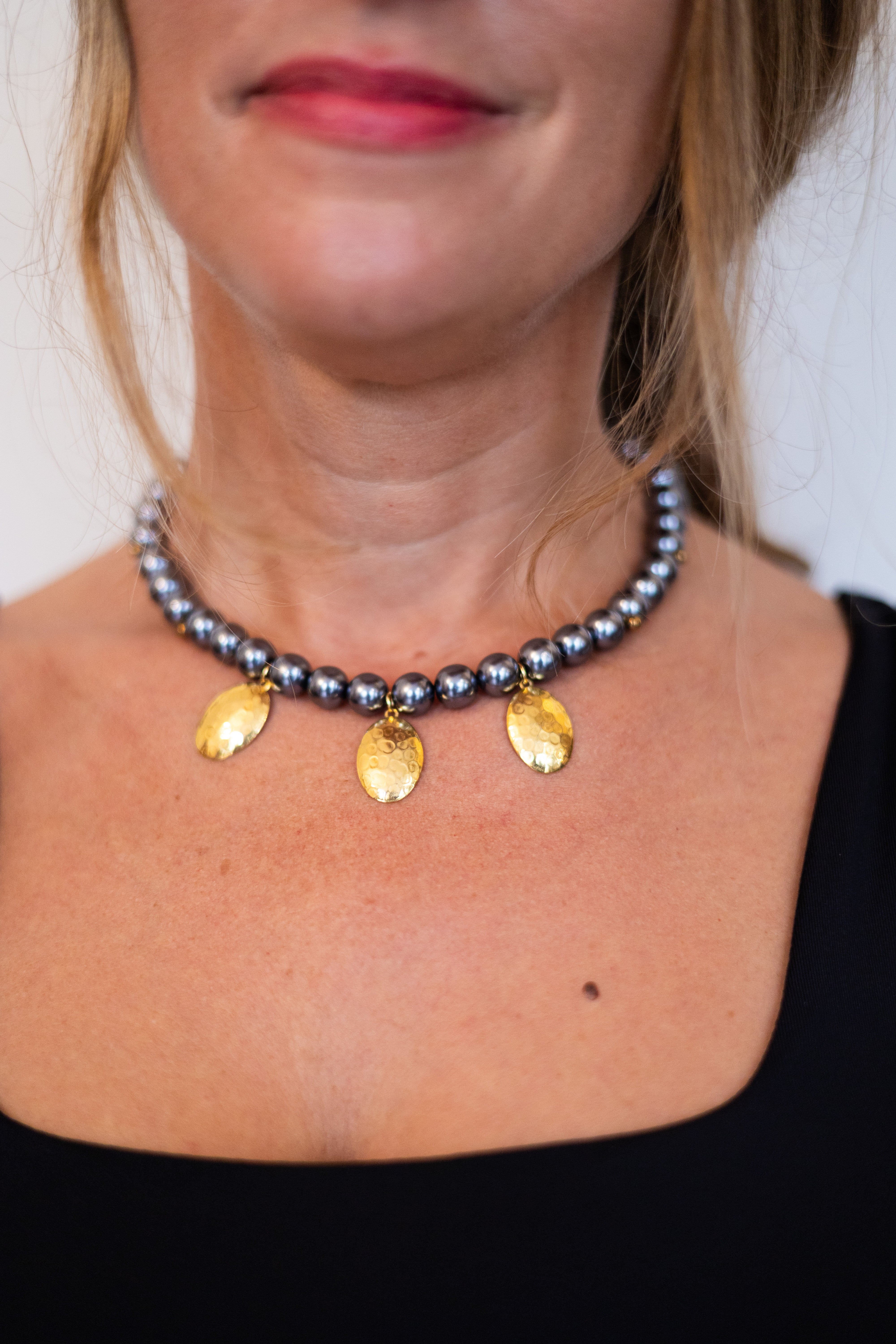 Collier upcyclé en perles Soleil noir