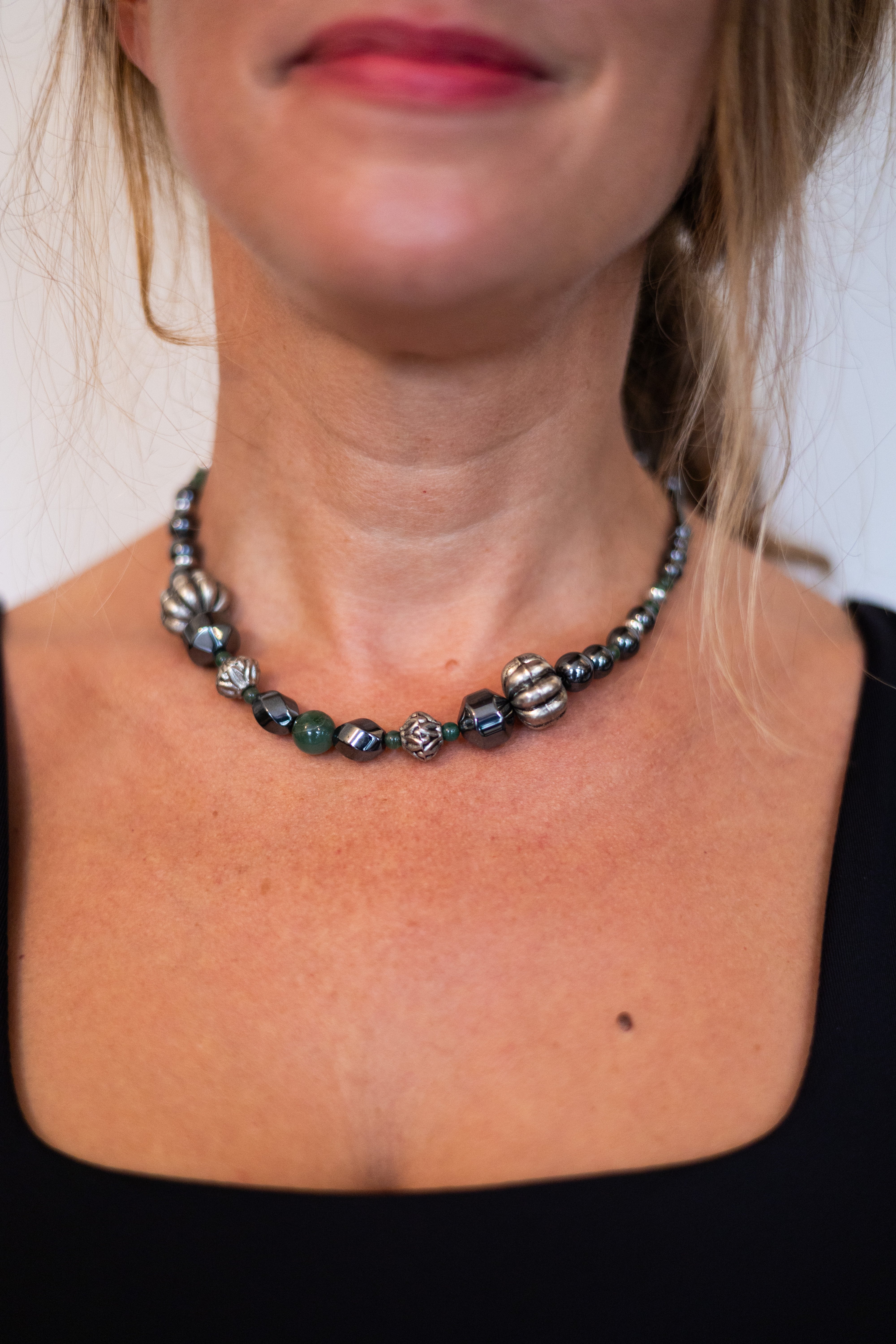 Collier upcyclé en perles Forêt magnétique