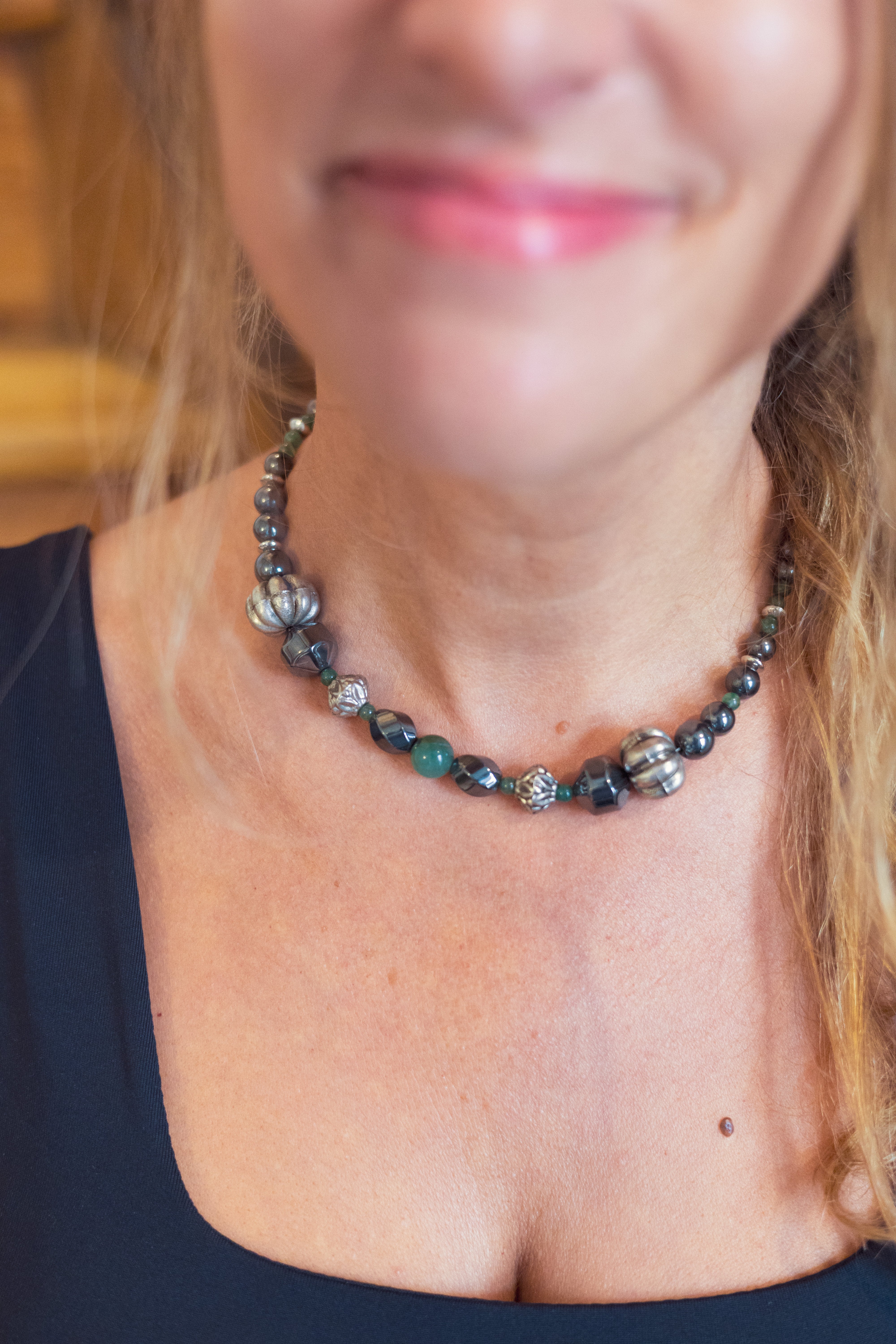 Collier upcyclé en perles Forêt magnétique