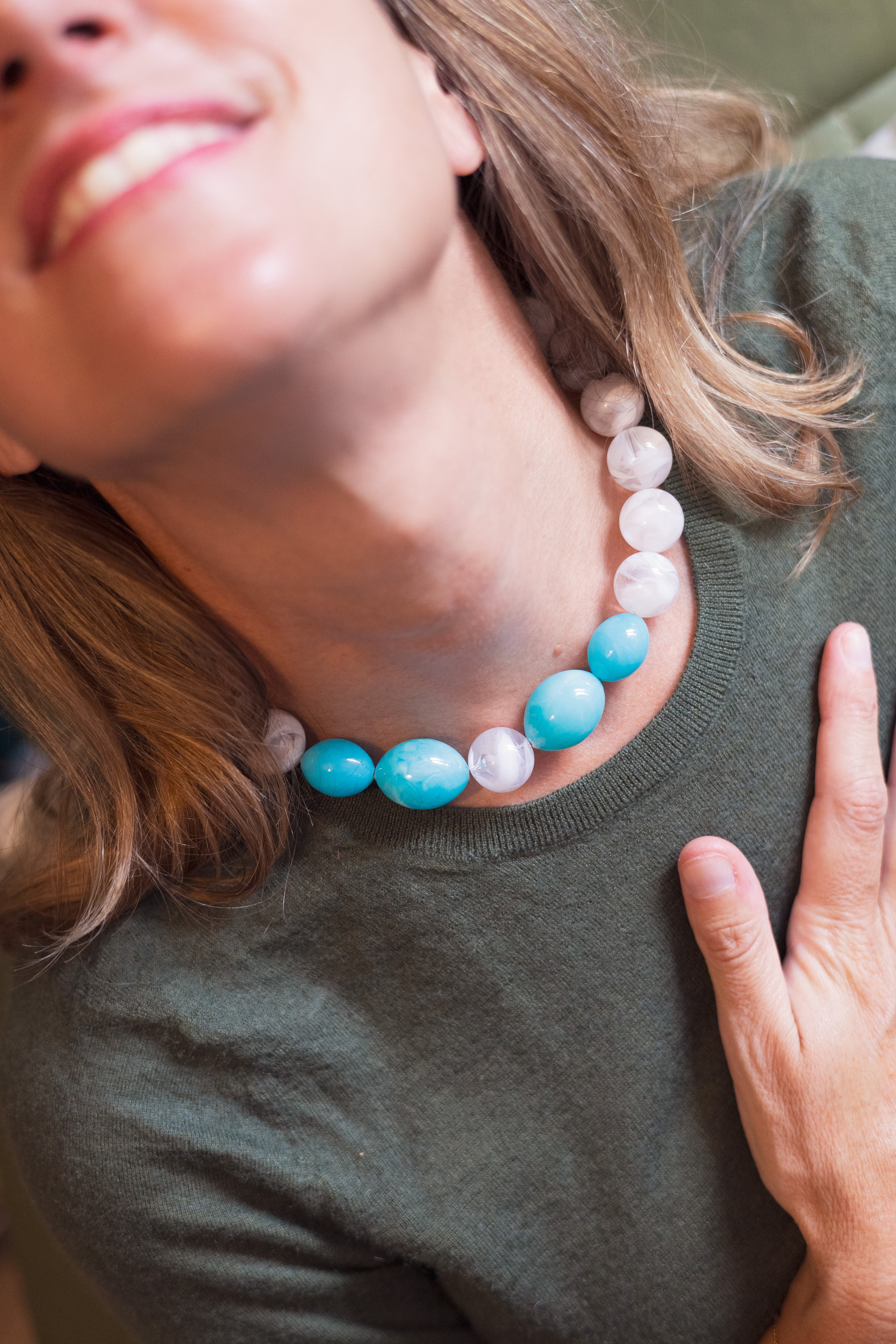 Collier upcyclé en perles Lagune Glacée