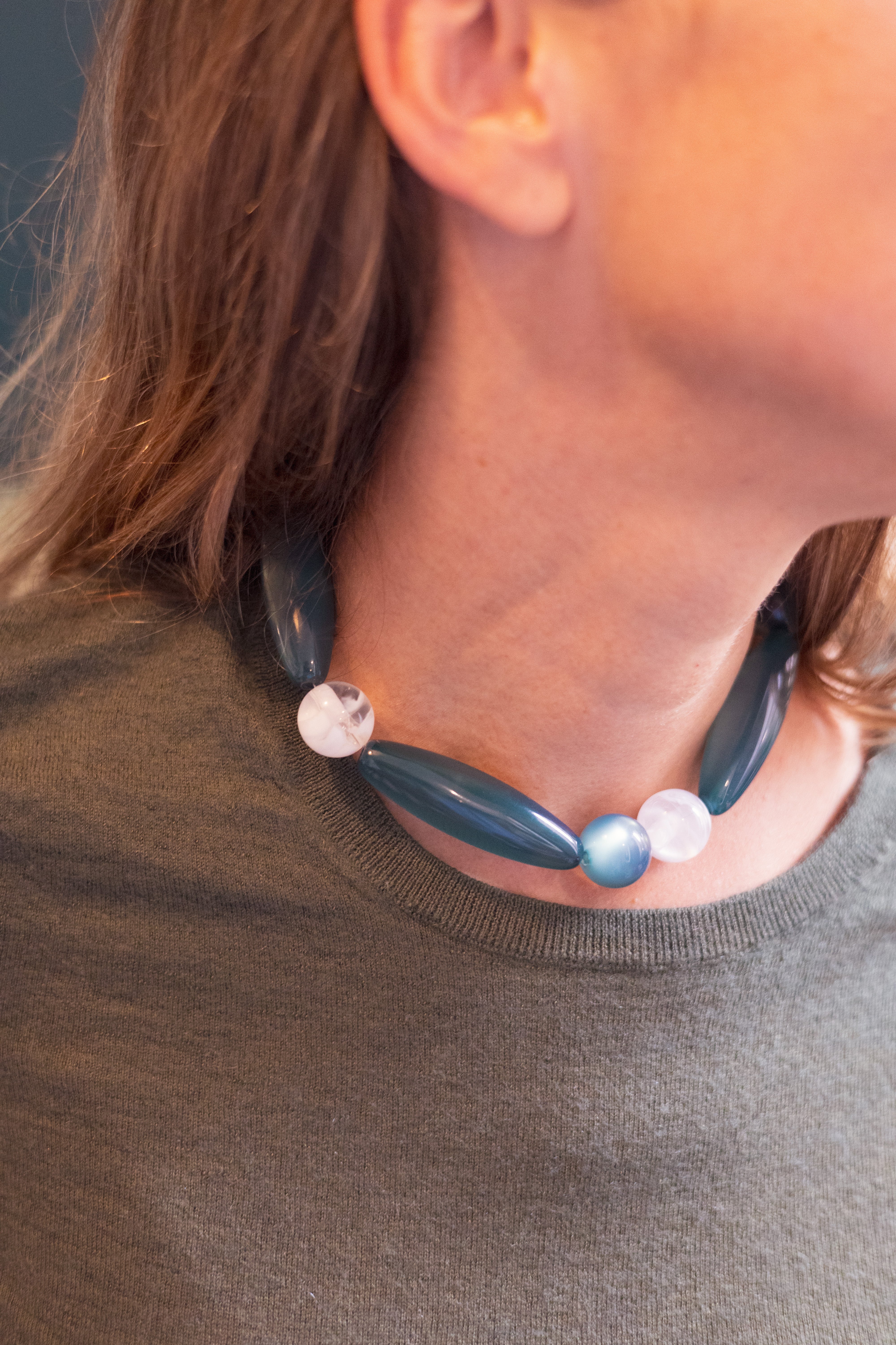 Collier upcyclé en perles Abysses