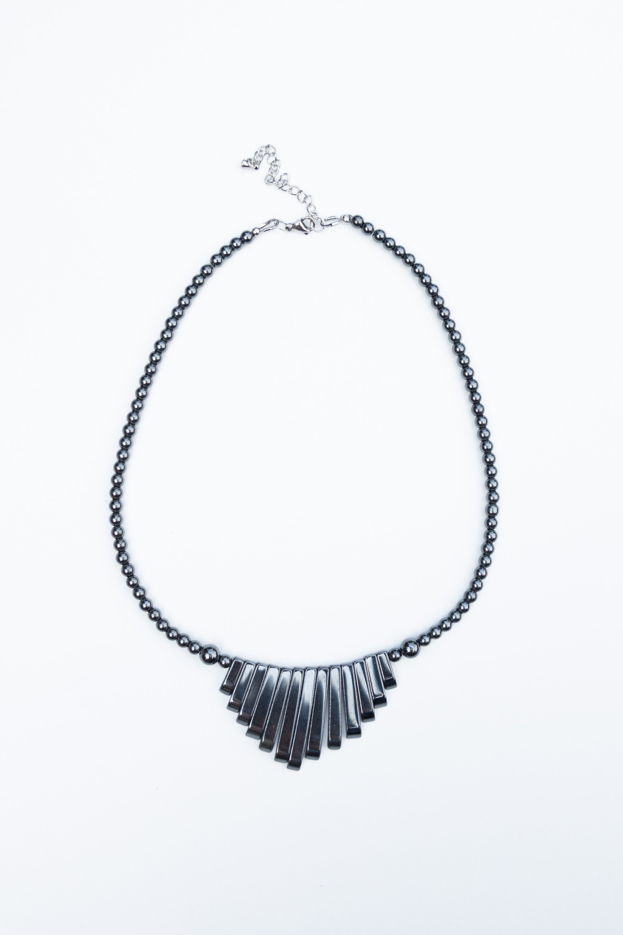 Collier upcyclé en perles Graphite