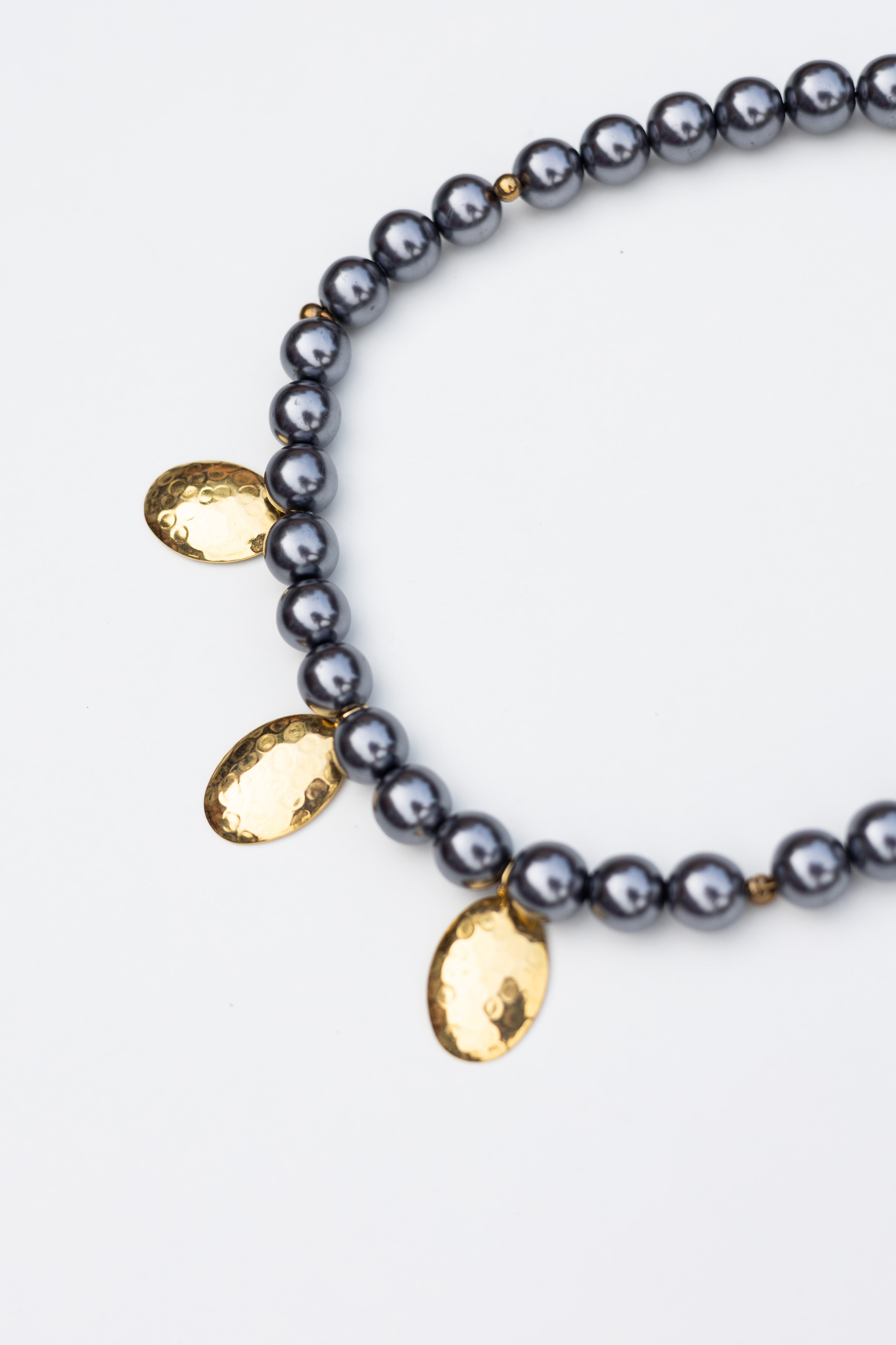 Collier upcyclé en perles Soleil noir