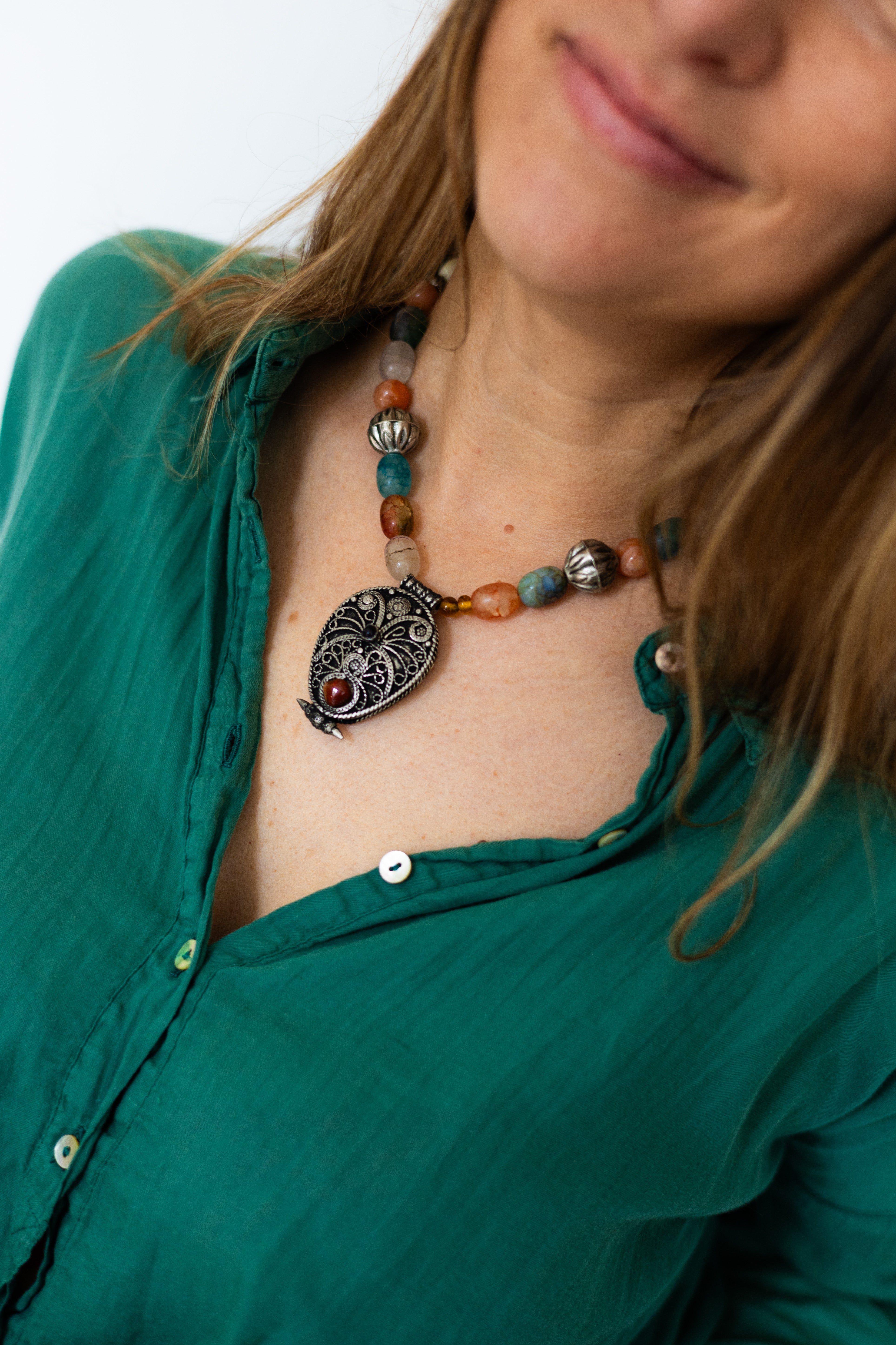 Collier upcyclé en perles Talismane