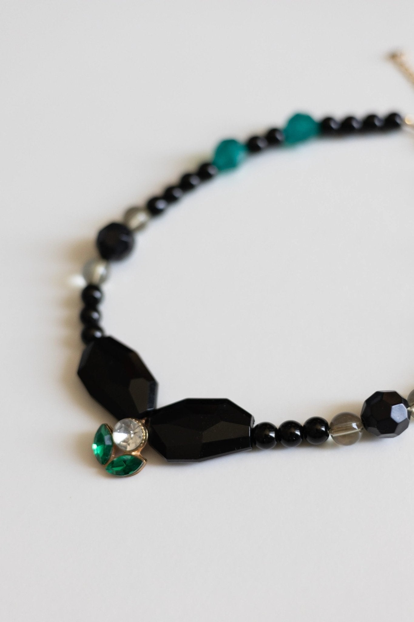 Collier Noir Émeraude - Maison Zélie