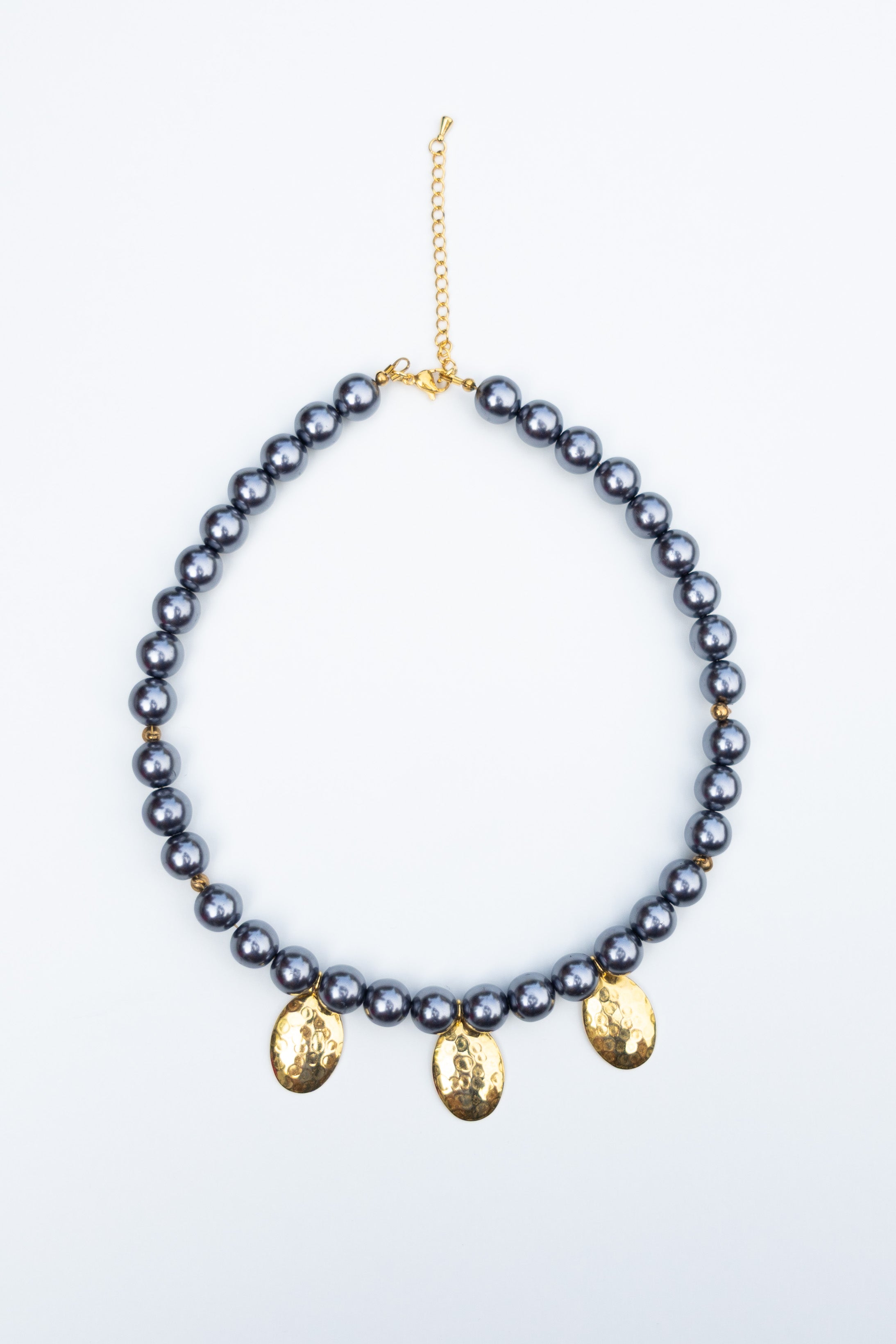 Collier upcyclé en perles Soleil noir