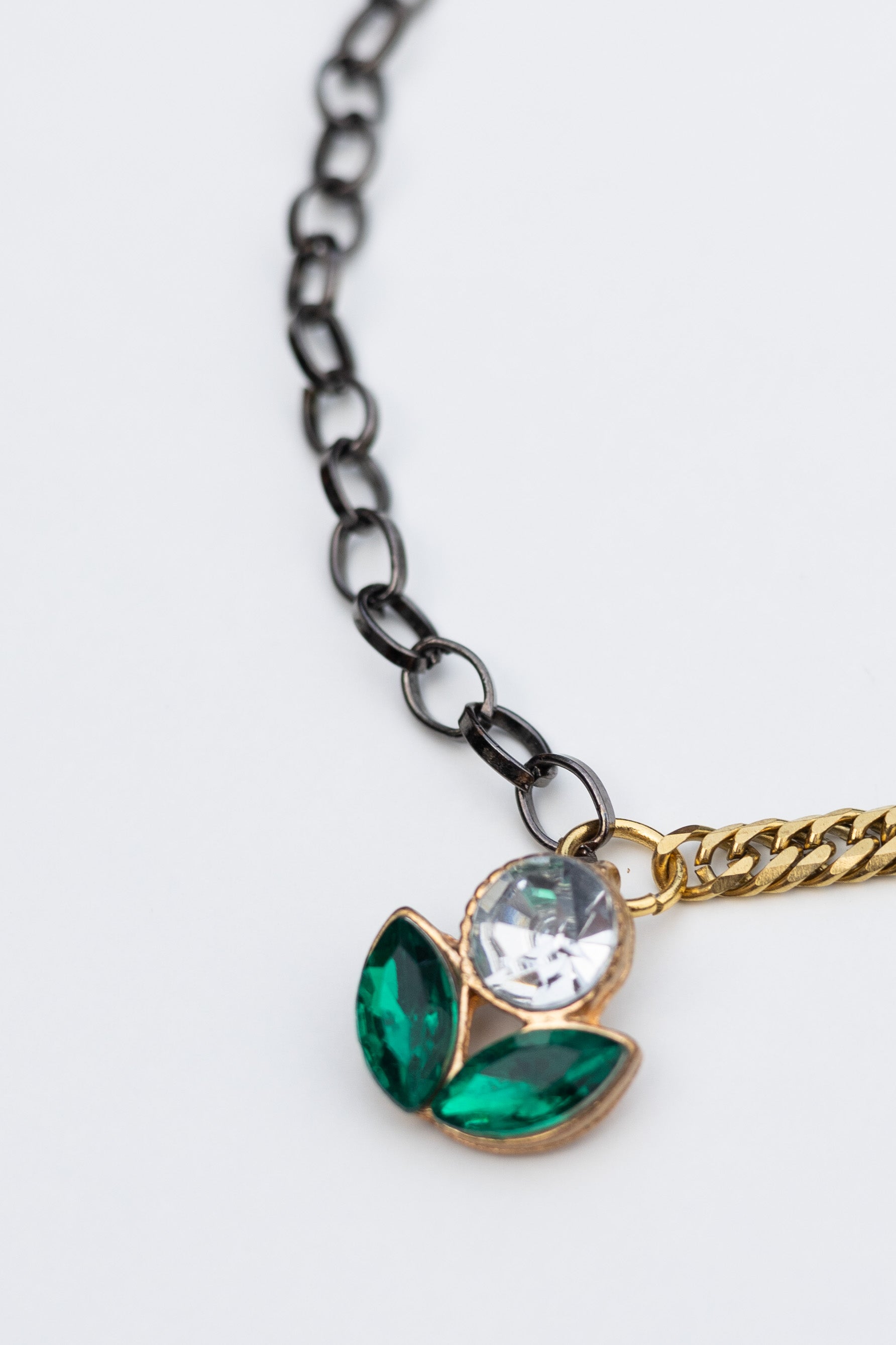 Collier upcyclé chaîne Feuille précieuse