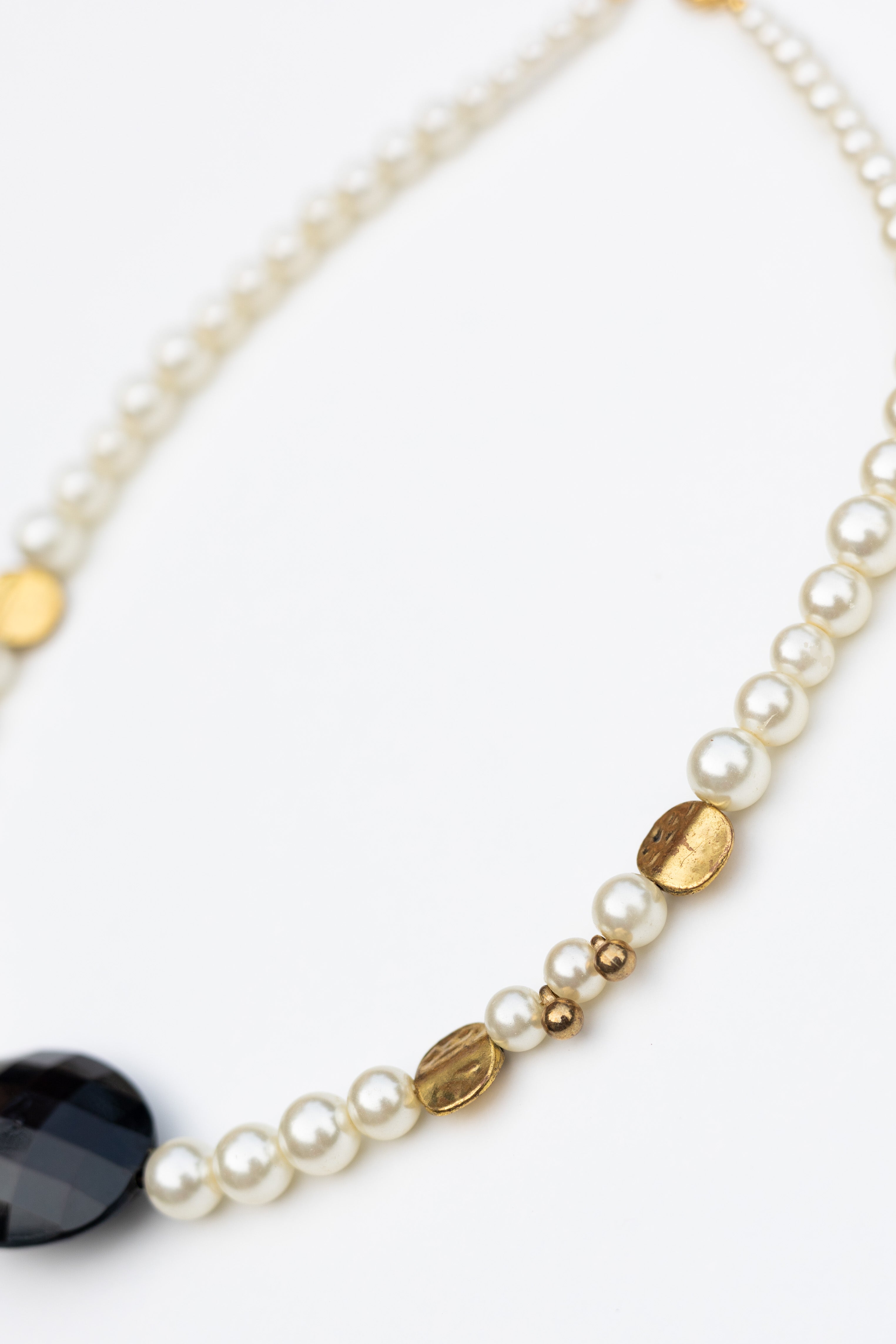 Collier upcyclé en perles Nuit baroque