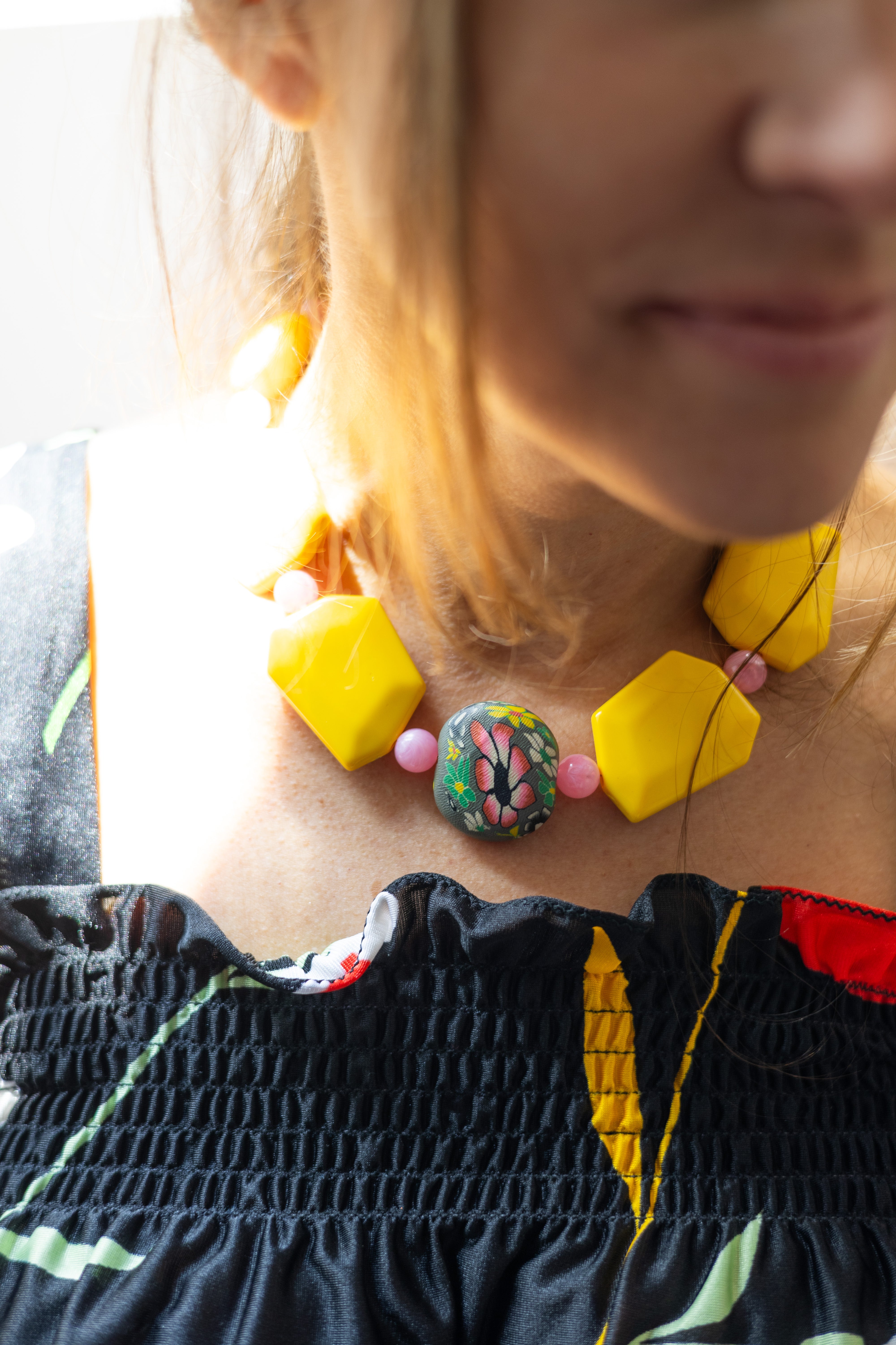 Collier upcyclé en perles Pétale Soleil